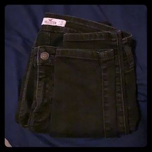 Hollister size 7 short black skinny jeans.